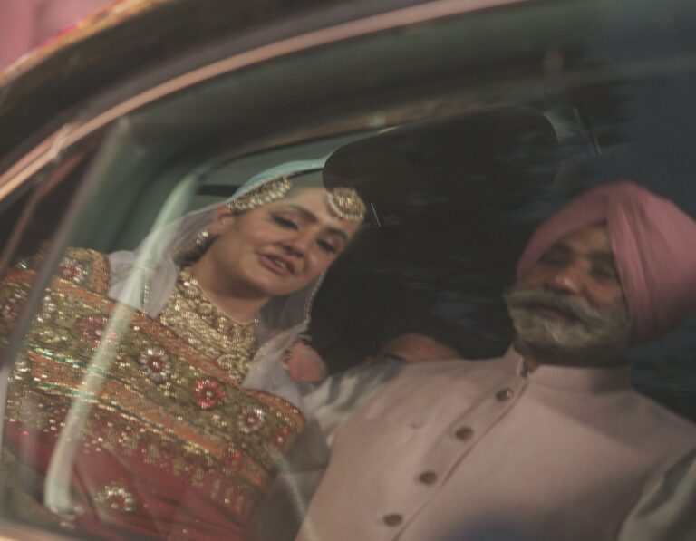 vidai-emotional-moment-sargun-kanwar-03 Emotional vidai ceremony Sikh wedding Chandigarh Bride farewell vidai moment Sargun Kanwar Punjabi wedding Vidai rice throwing ritual Sikh wedding photography