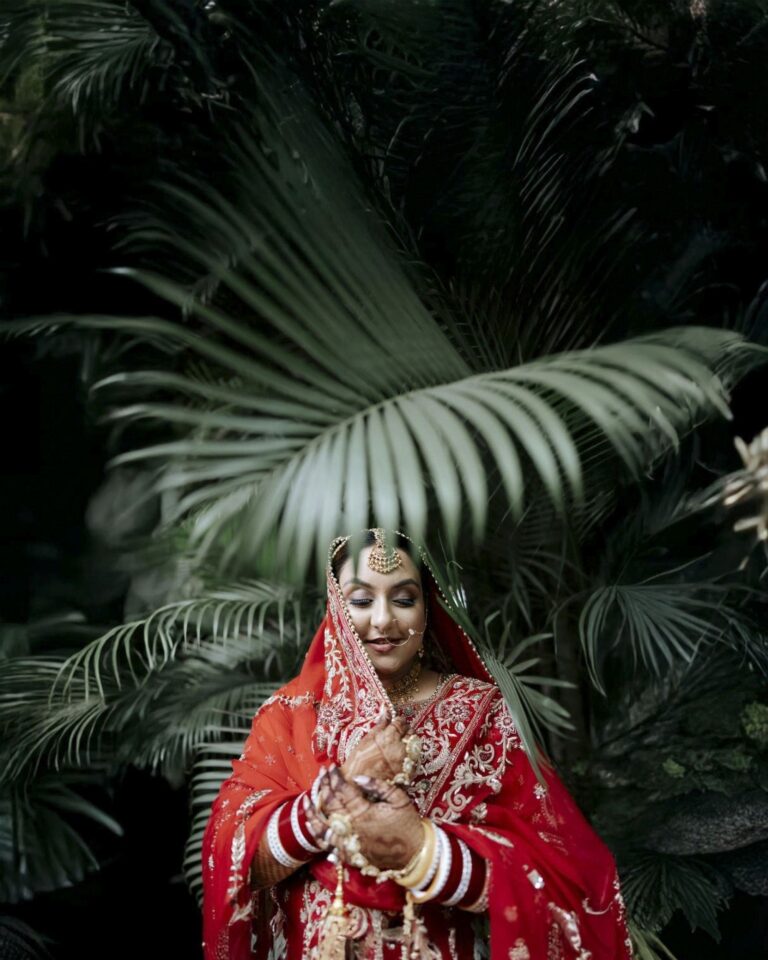 bride-kalichdi-ceremony-yellow-outfit-03 Bride during Kalichdi ceremony in red traditional outfit with floral jewelry and mehandi